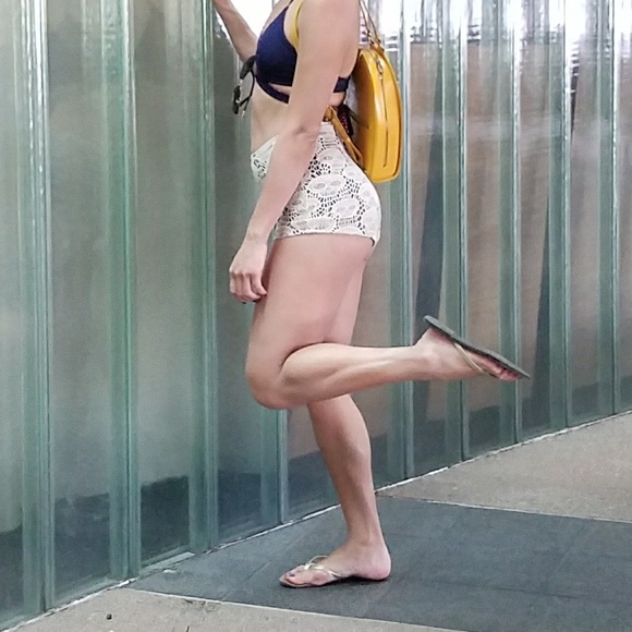 Lace skull high waisted shorts - Picture 4 of 4